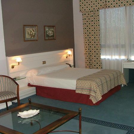 Hotel Las Cigueenas Trujillo Δωμάτιο φωτογραφία
