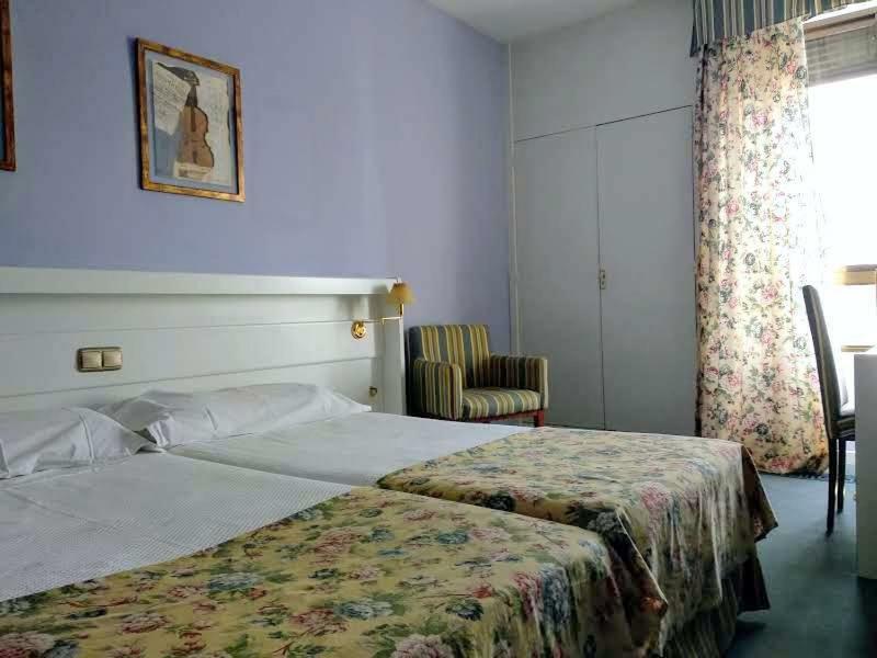 Hotel Las Cigueenas Trujillo Εξωτερικό φωτογραφία