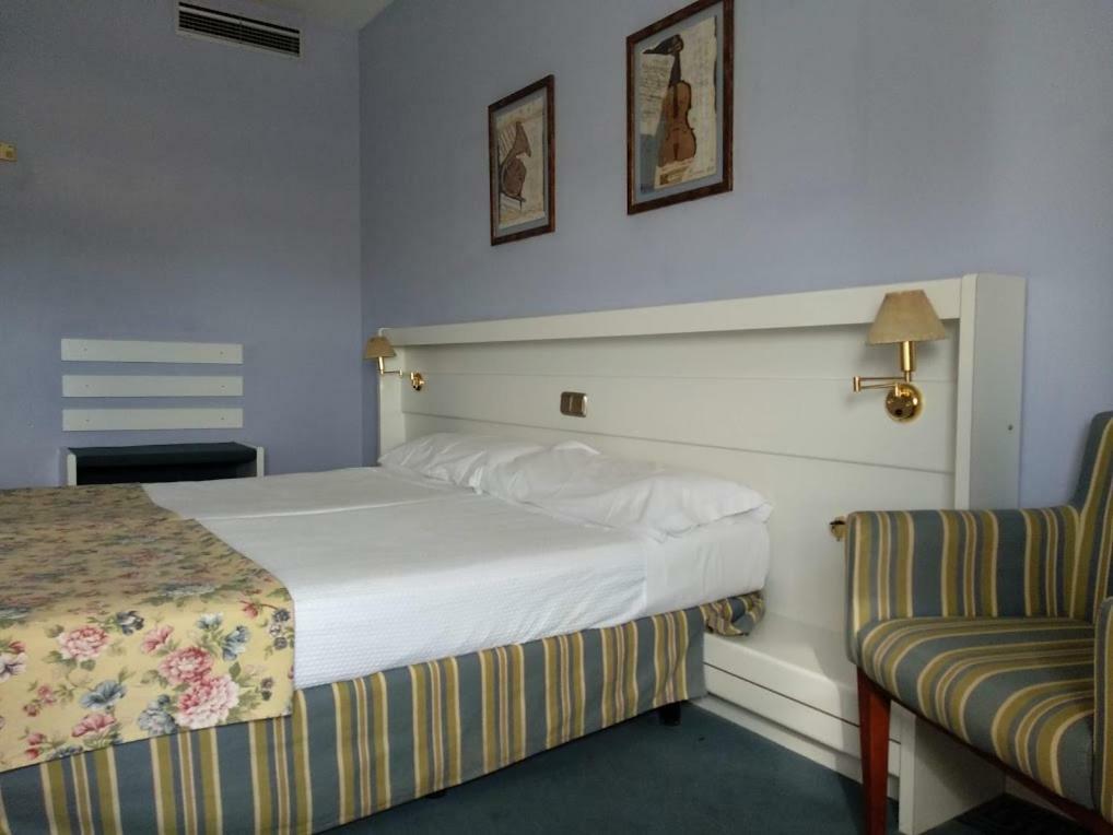 Hotel Las Cigueenas Trujillo Εξωτερικό φωτογραφία