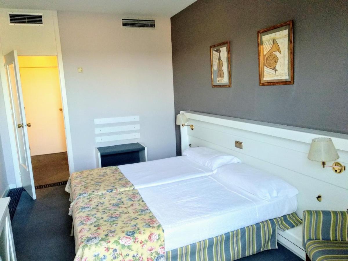 Hotel Las Cigueenas Trujillo Εξωτερικό φωτογραφία